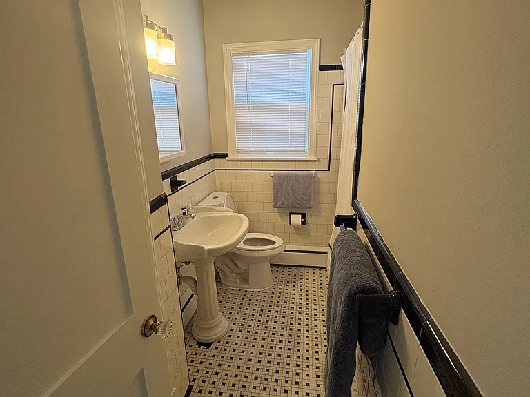 104 Archwood Ave — Photo 6