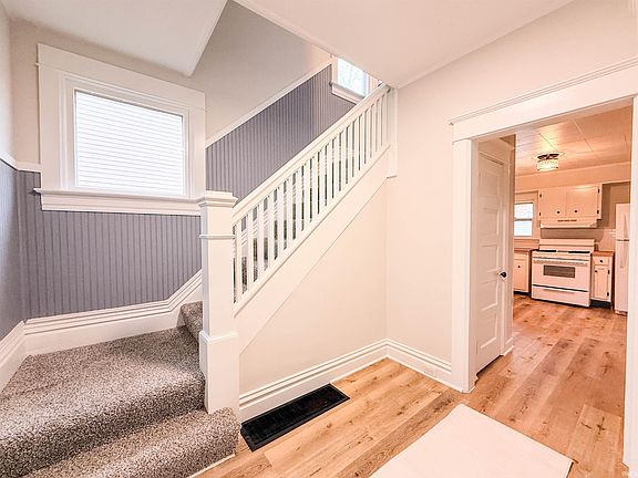 3rd image of 327 Kinsmoor Ave