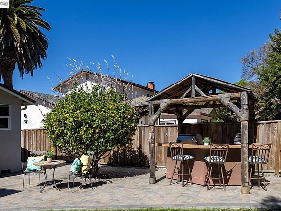 5th image of 8107 Peppertree Rd