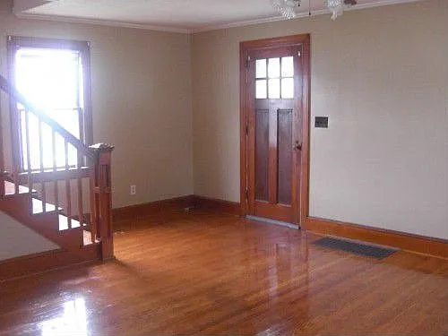 370 Strouse Ave photo 1