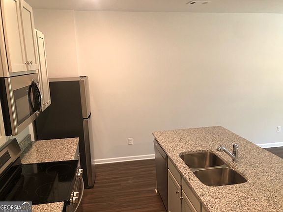 5th image of 444 Oakwood Dr
