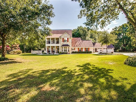 3rd image of 304 Royal Oaks Dr