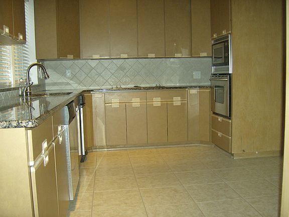 5th image of 1216 Flagstone Dr