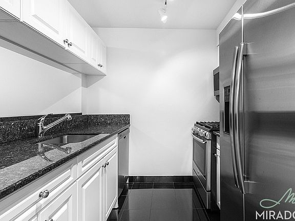 3rd image of 60 W 23rd St APT 904
