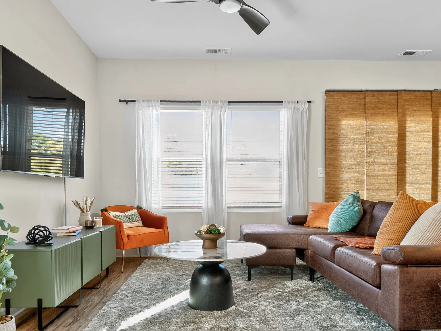 3 bed, 2.5 bath, 1597 sqft, $2,395 — Photo 4