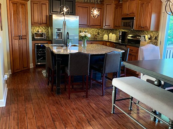 3rd image of 2313 NW Cove Dr