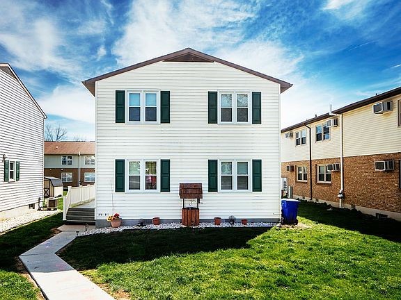 2nd image of 910 Saint Clair St #962-B