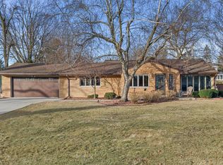 5227 S Allenwood Ln, Hales Corners, WI 53130