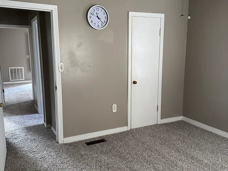 1208 E Hurd St — Photo 26