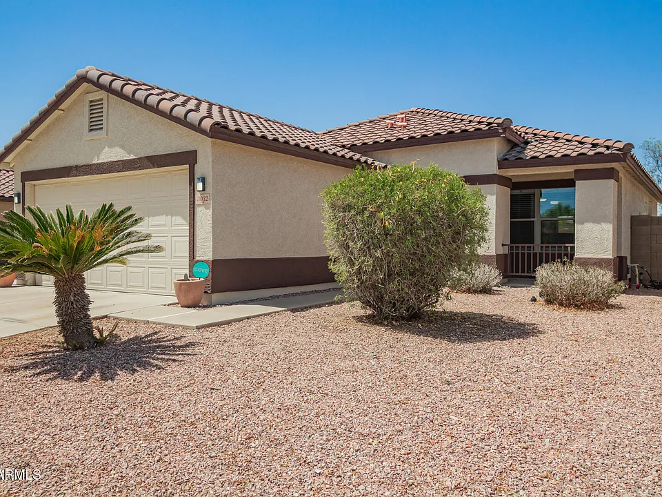 3032 W Red Fox Rd