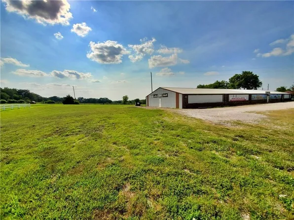 11761 13th Hwy, Chilhowee, MO 64733