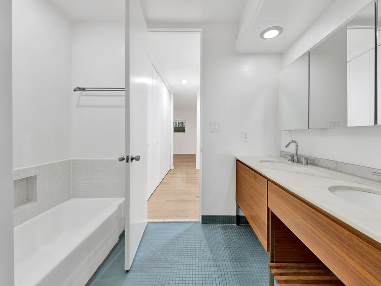 1147 N Clark St #206 — Photo 41