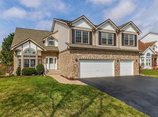 315 Hidden Creek Rd, Lake Zurich, IL 60047