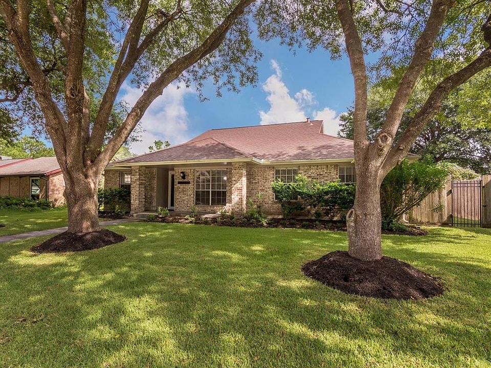 1st image of 10407 Carlow Ln