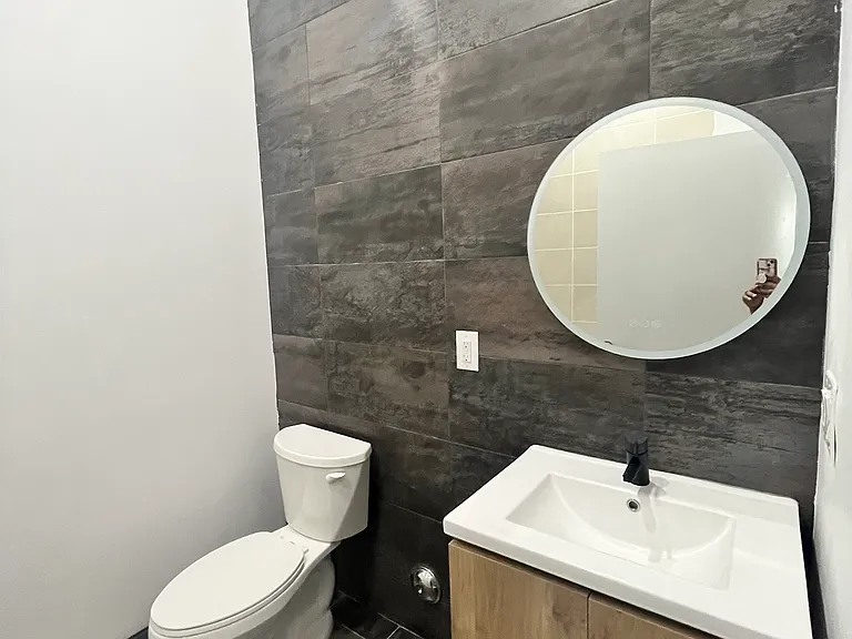 553 Market St #3A — Photo 4