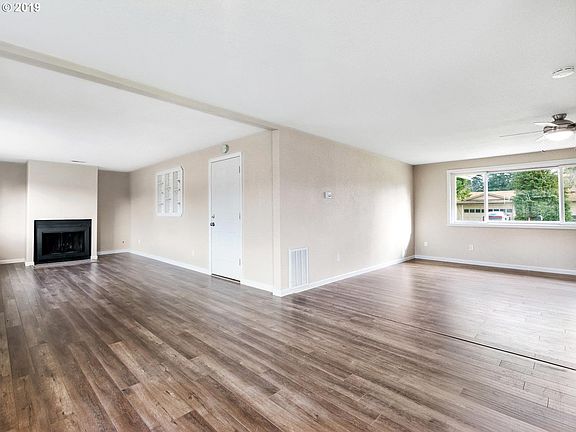 5th image of 8610 NE Lewis Dr