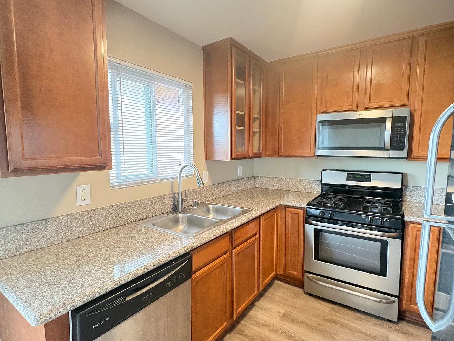 2 bed, 856 sqft, $2,800 — Photo 2