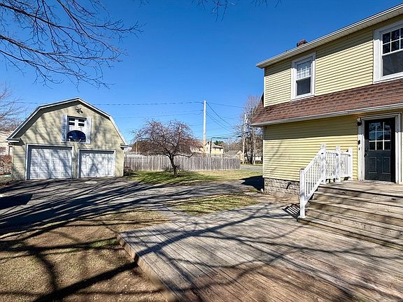 3rd image of 180 Russell Rd