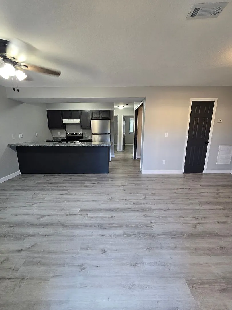 2 Bedroom , 1 Bathroom Apartment! — Photo 3