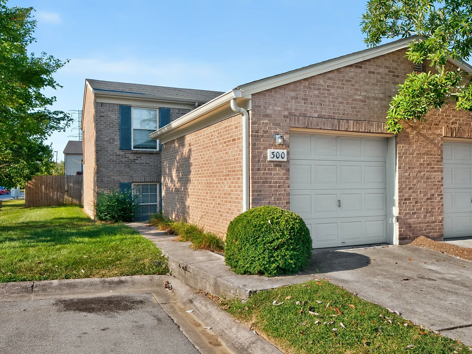 2 bed, 1.5 bath, 1045 sqft, $1,800 — Photo 1