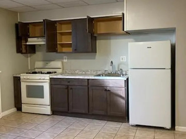 224-226 Ashley Blvd APT 1, New Bedford, MA 02746