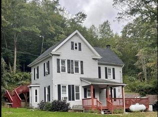726 Foxtown Hill Rd, Stroudsburg, PA 18360