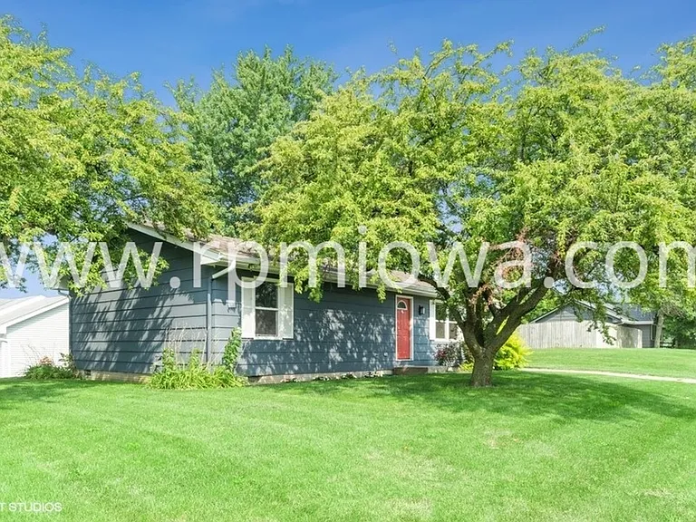 300 5th Ave NW — Photo 2