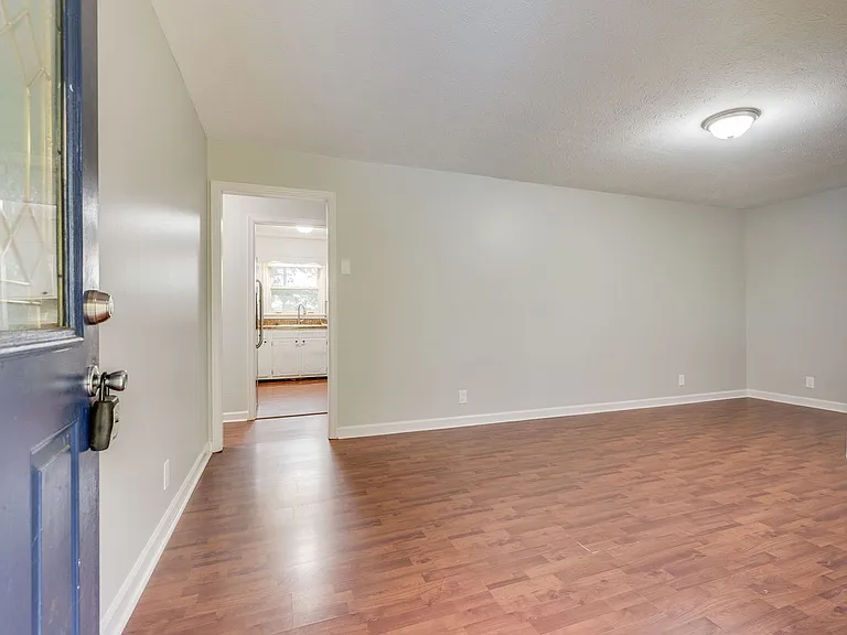 729 Foothills Rd — Photo 4