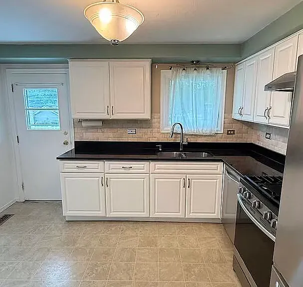 1916 Capital Ct — Photo 6