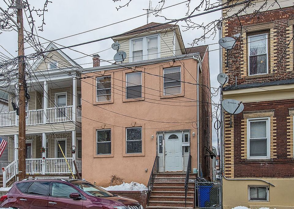 2nd image of 11 Cutler St