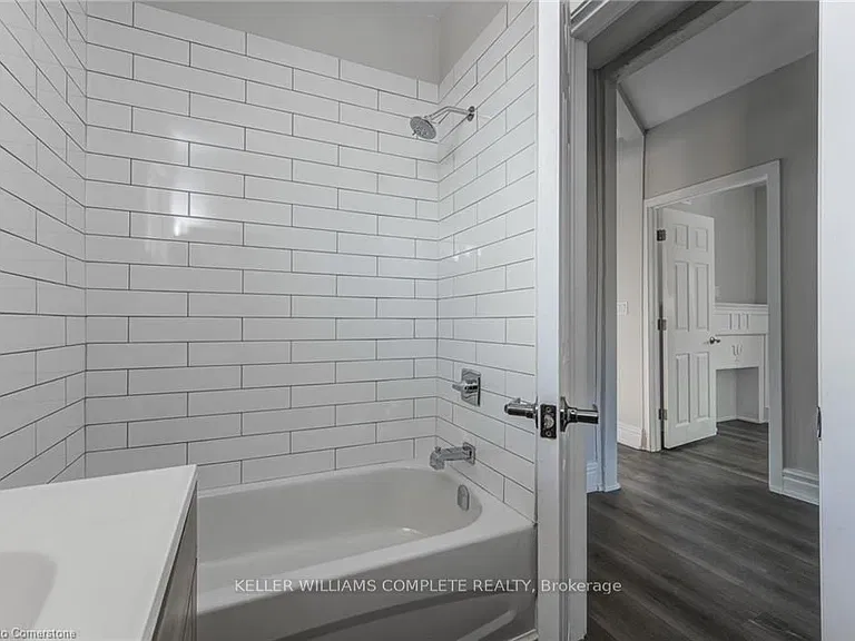 200 Park Ave #UPPER — Photo 22