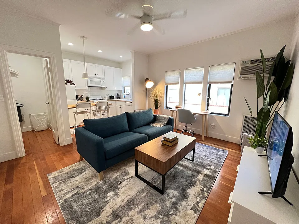 2050 Dracena Dr