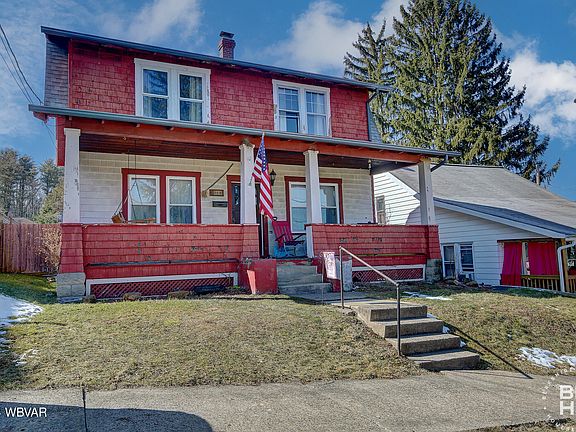 2nd image of 212 Elm St S