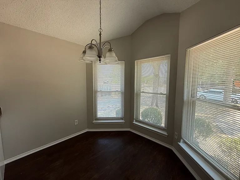 10206 Shayna Dr — Photo 10