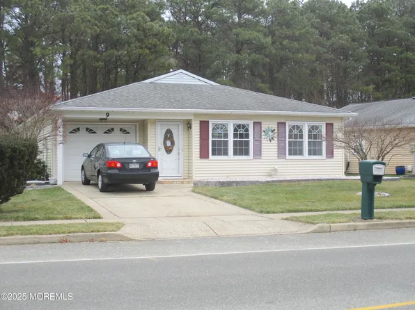 9 Lions Head Boulevard S, Brick, NJ 08723