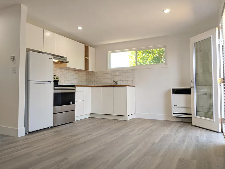 310 San Marino Dr — Photo 3
