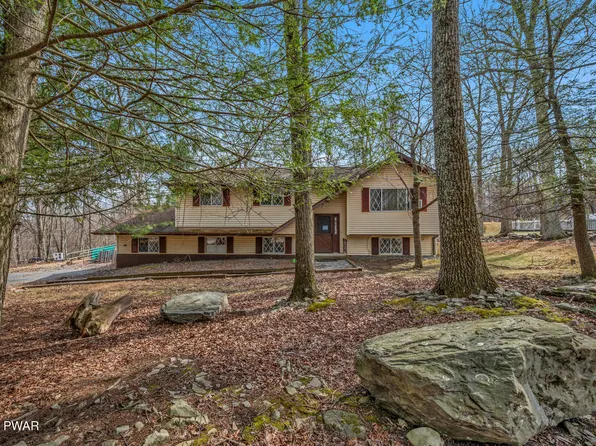 218 Mohican Rd, Canadensis, PA 18325