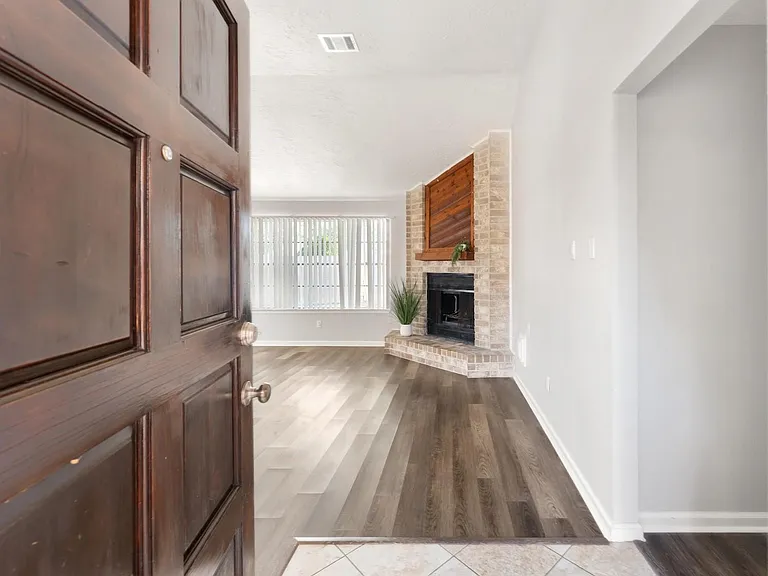 1202 Manorglen Dr — Photo 15