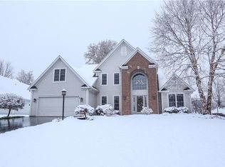 6 Anglewood Ct, Fairport, NY 14450