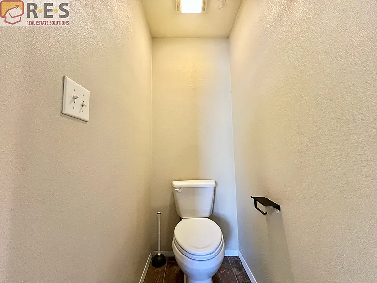 2739 Straus Ln — Photo 11