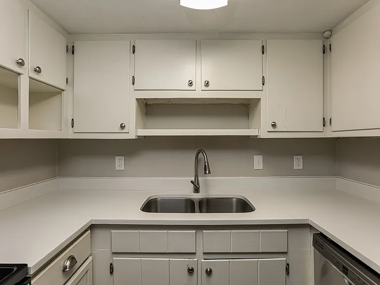 1398 Lakeview Pkwy — Photo 8