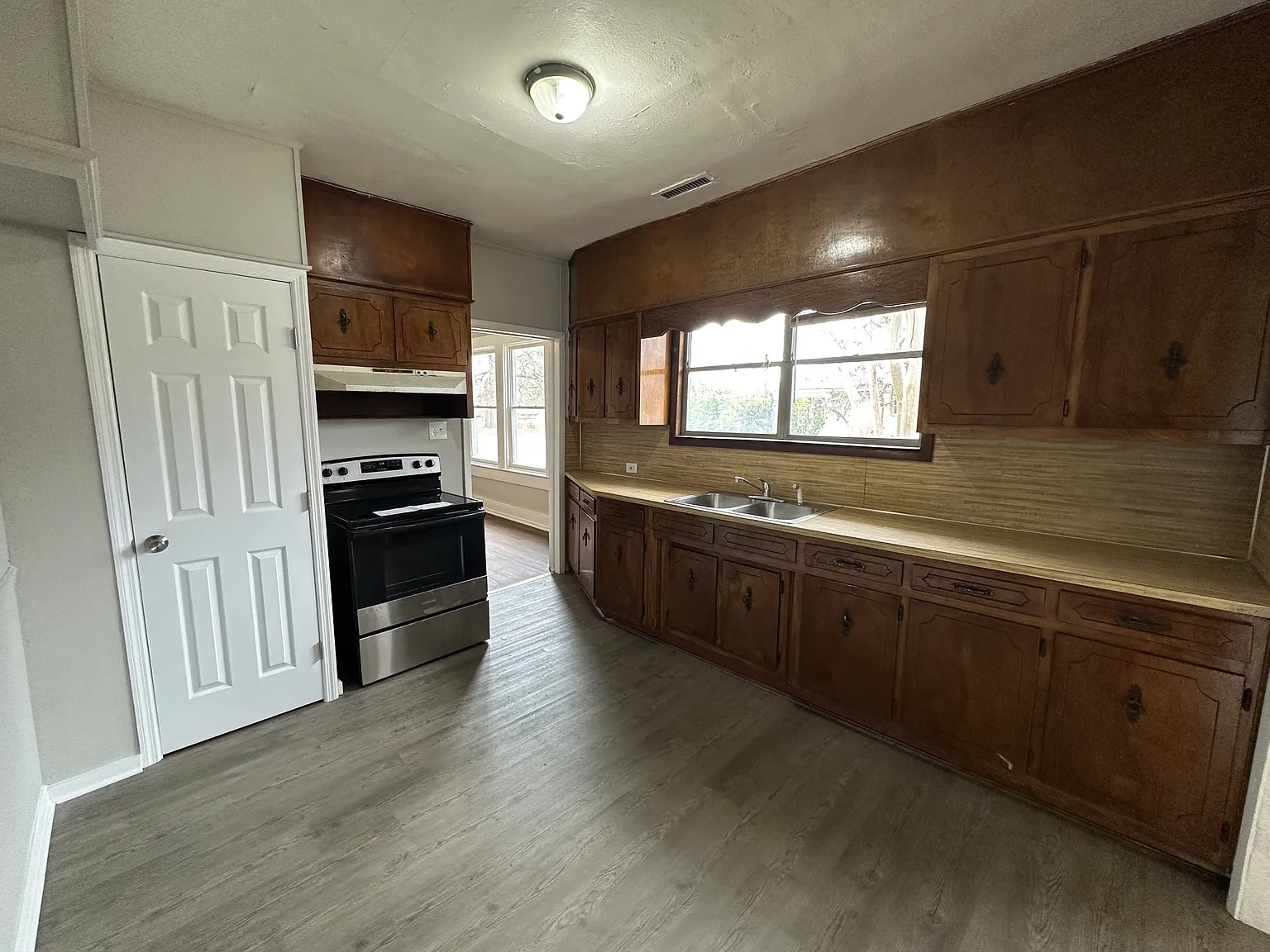 2722 Avenue I - 1 — Photo 4