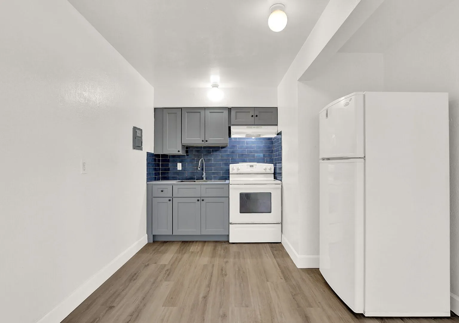 Spacious 2 Bedroom 1 Bathroom — Photo 1