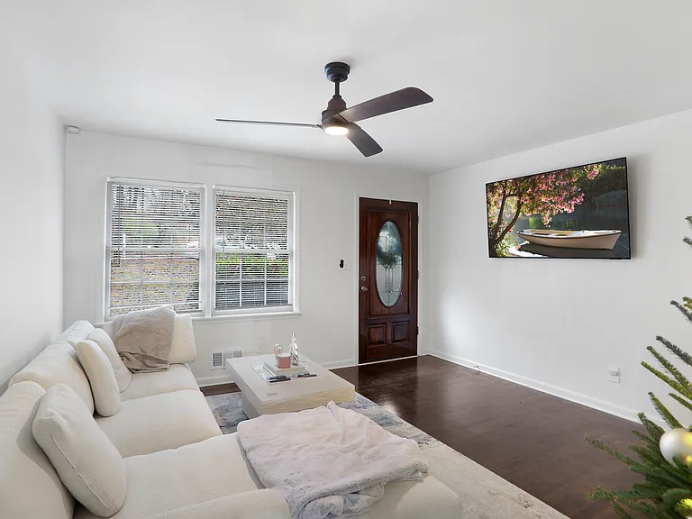 1109 Azalea Cir — Photo 4