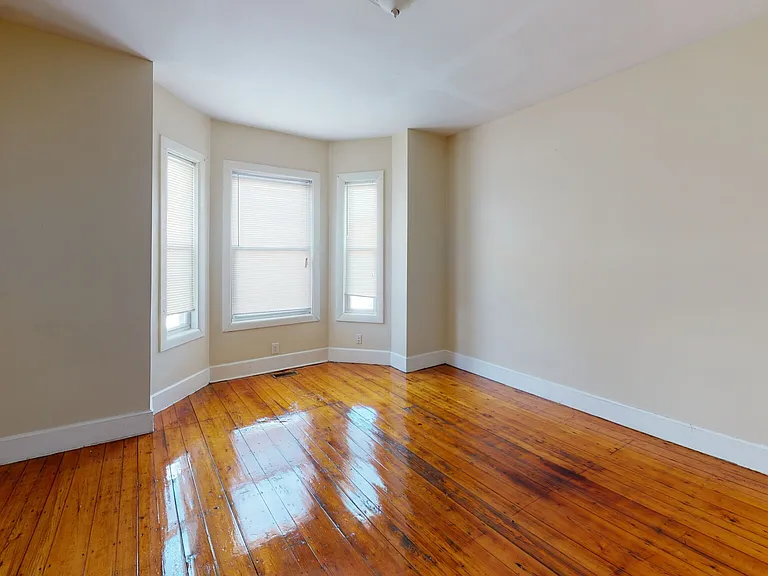 15-17 Langdon St #17 — Photo 3