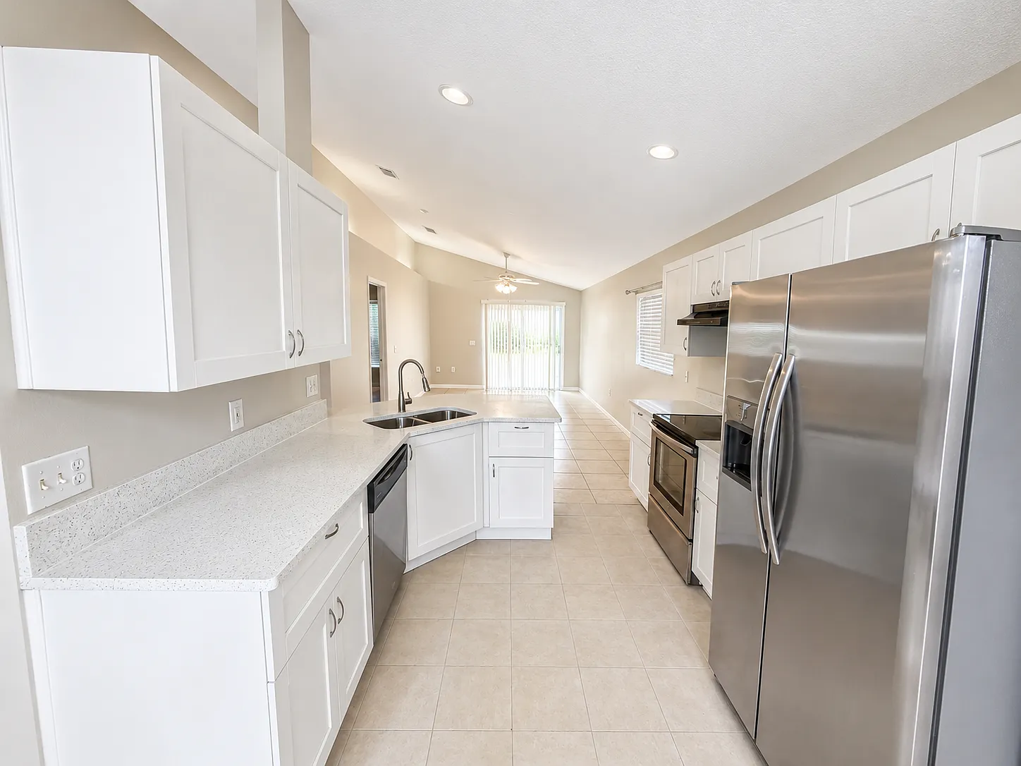 3 bed, 1185 sqft, $2,300 — Photo 3