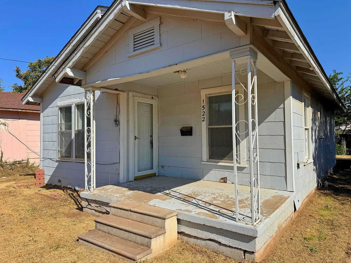 2 Bed 1 Bath Home With Deck In Sibley Taylor — Photo 2