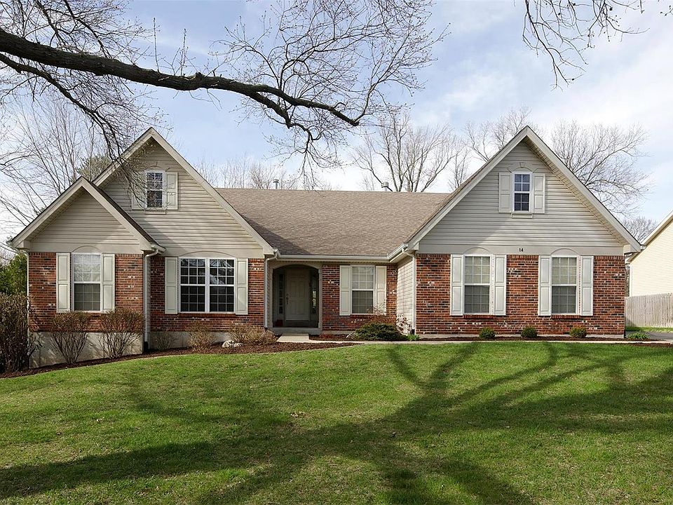 1st image of 14 Lawrence Dr
