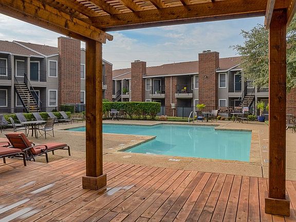 Oak Tree Village Apartments Pool and Lounge Chairs