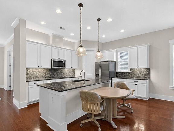 5th image of 203 Ilderton St